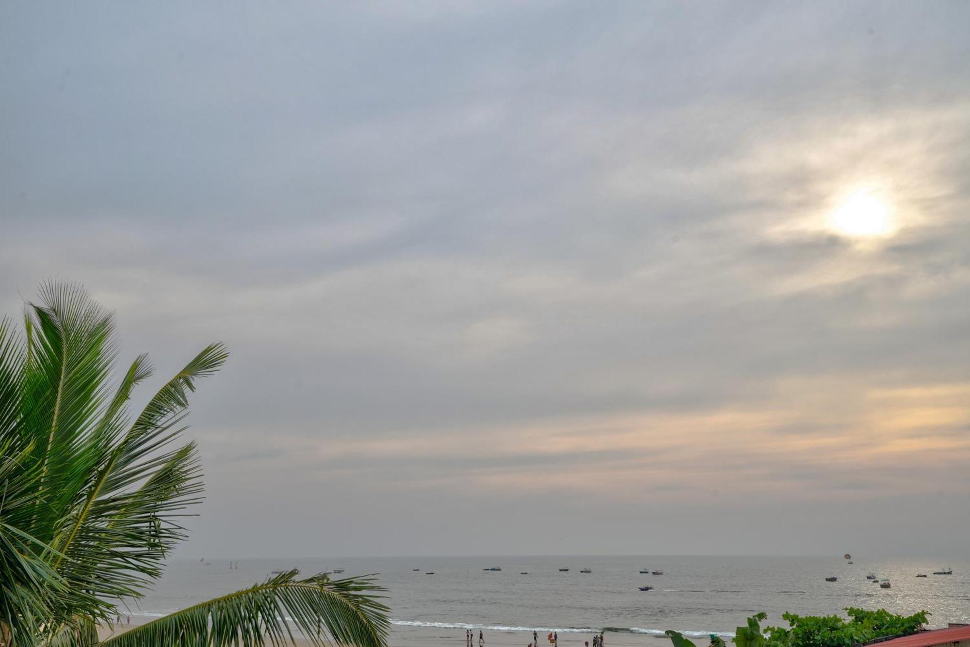 Hotel Salty Waves บากา ภายนอก รูปภาพ