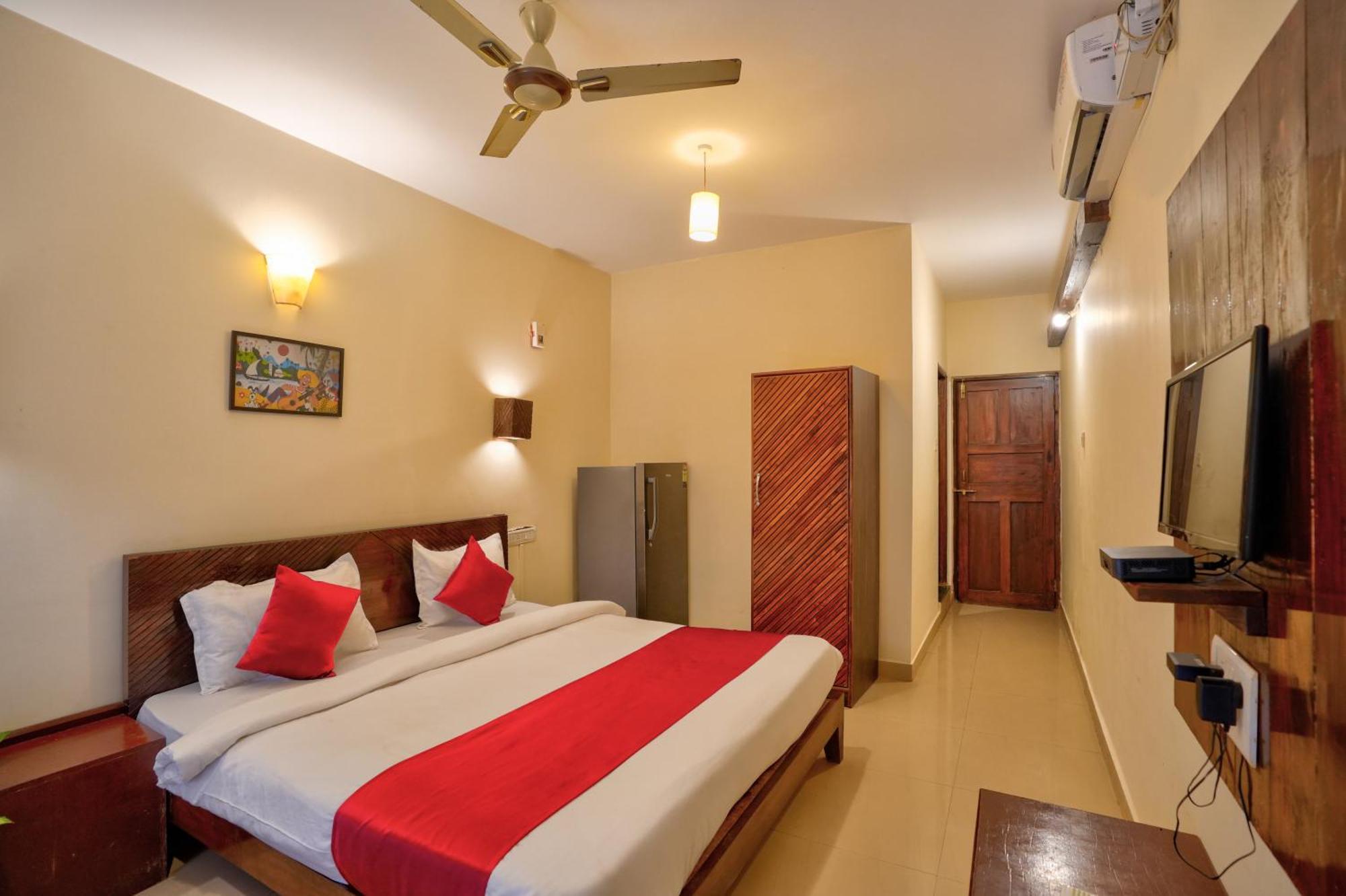 Hotel Salty Waves บากา ภายนอก รูปภาพ