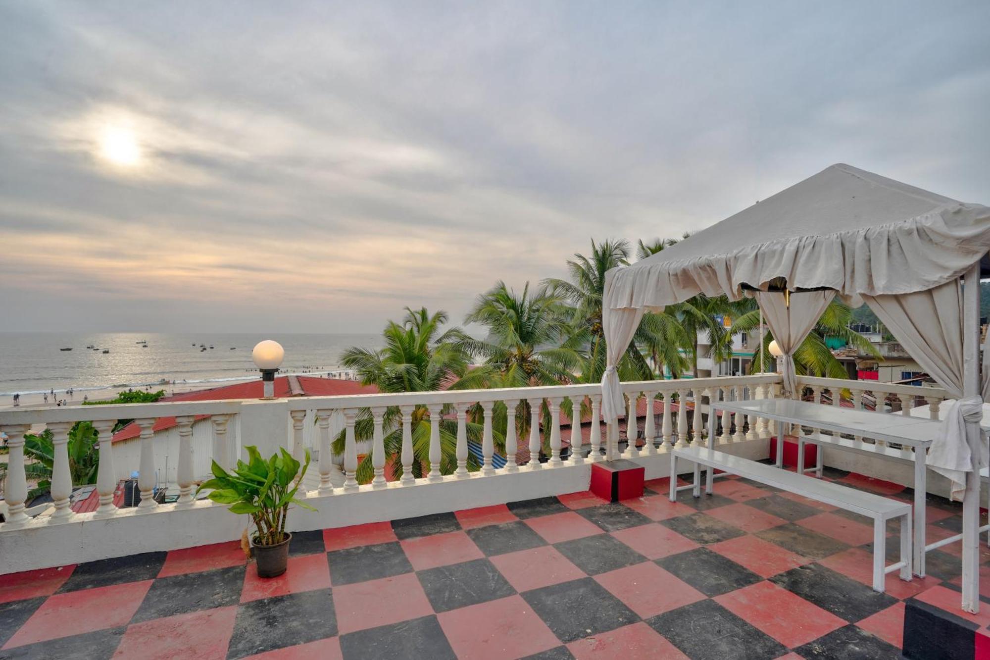 Hotel Salty Waves บากา ภายนอก รูปภาพ