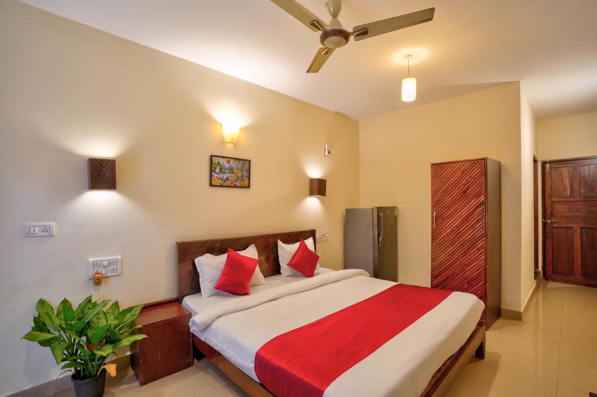 Hotel Salty Waves บากา ภายนอก รูปภาพ