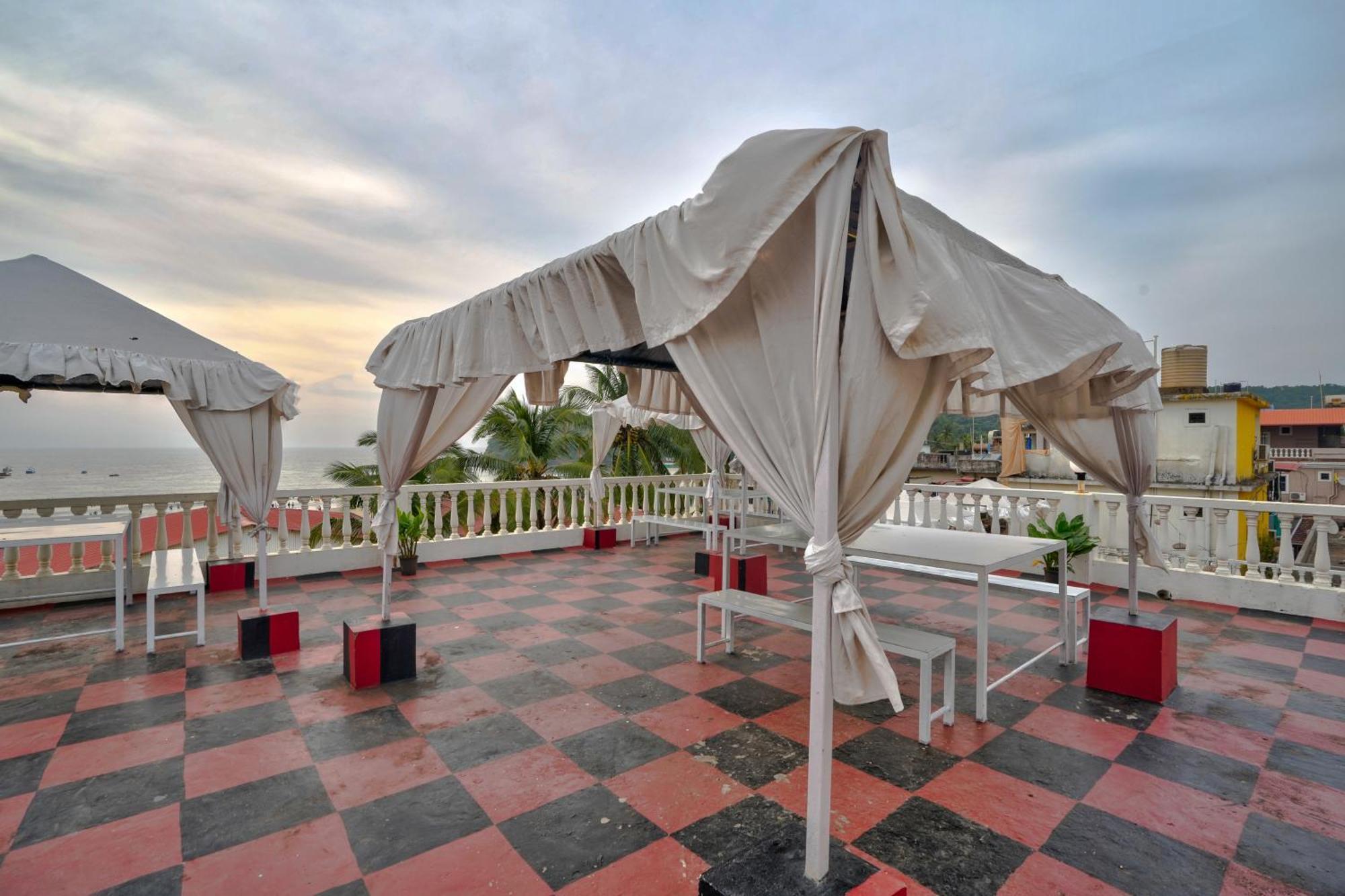 Hotel Salty Waves บากา ภายนอก รูปภาพ