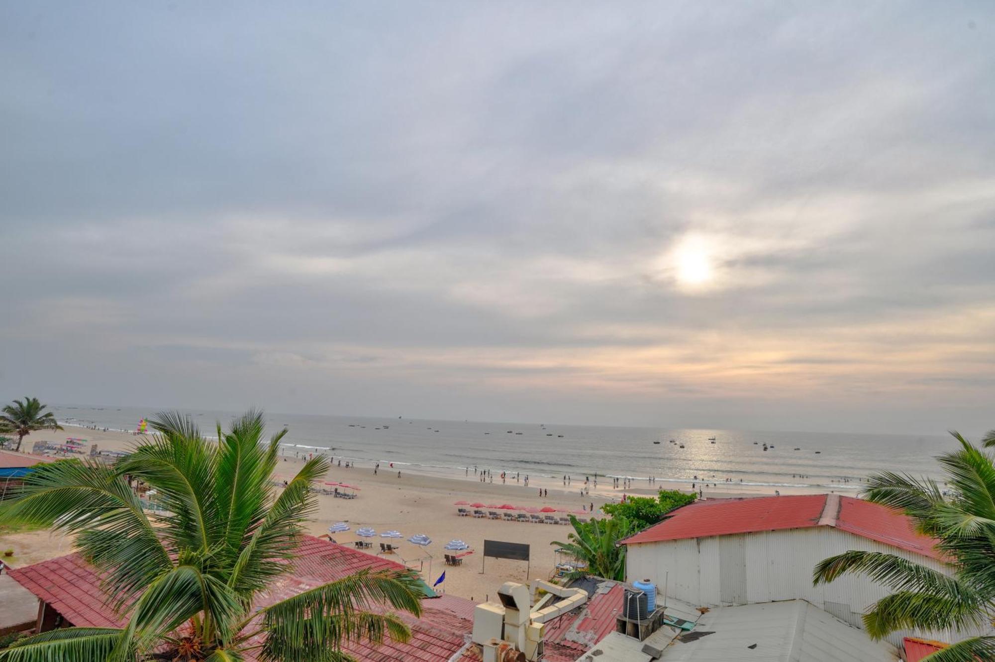 Hotel Salty Waves บากา ภายนอก รูปภาพ