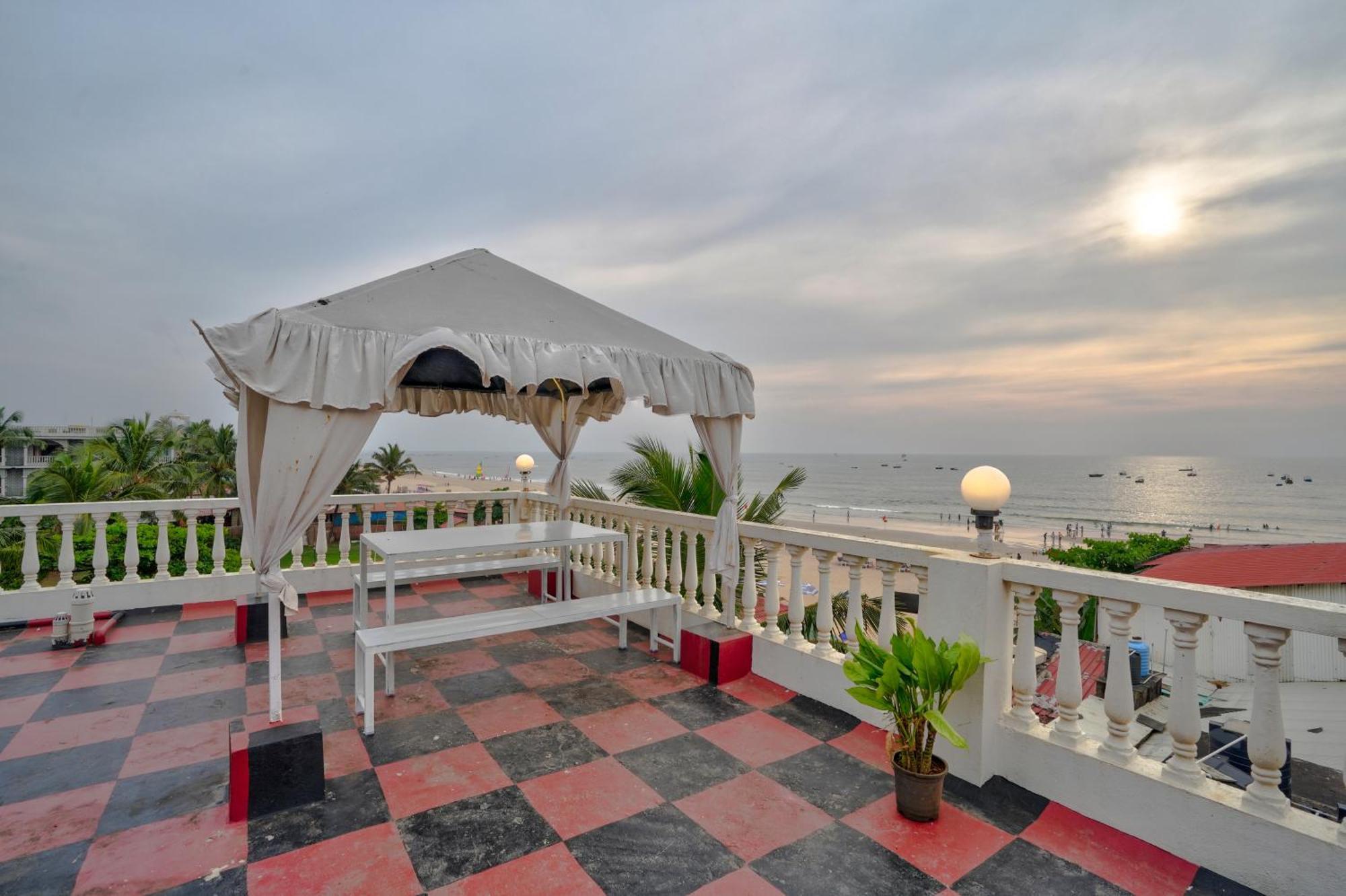 Hotel Salty Waves บากา ภายนอก รูปภาพ
