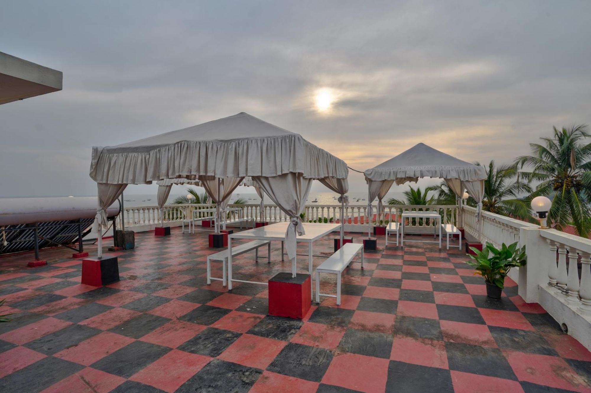 Hotel Salty Waves บากา ภายนอก รูปภาพ