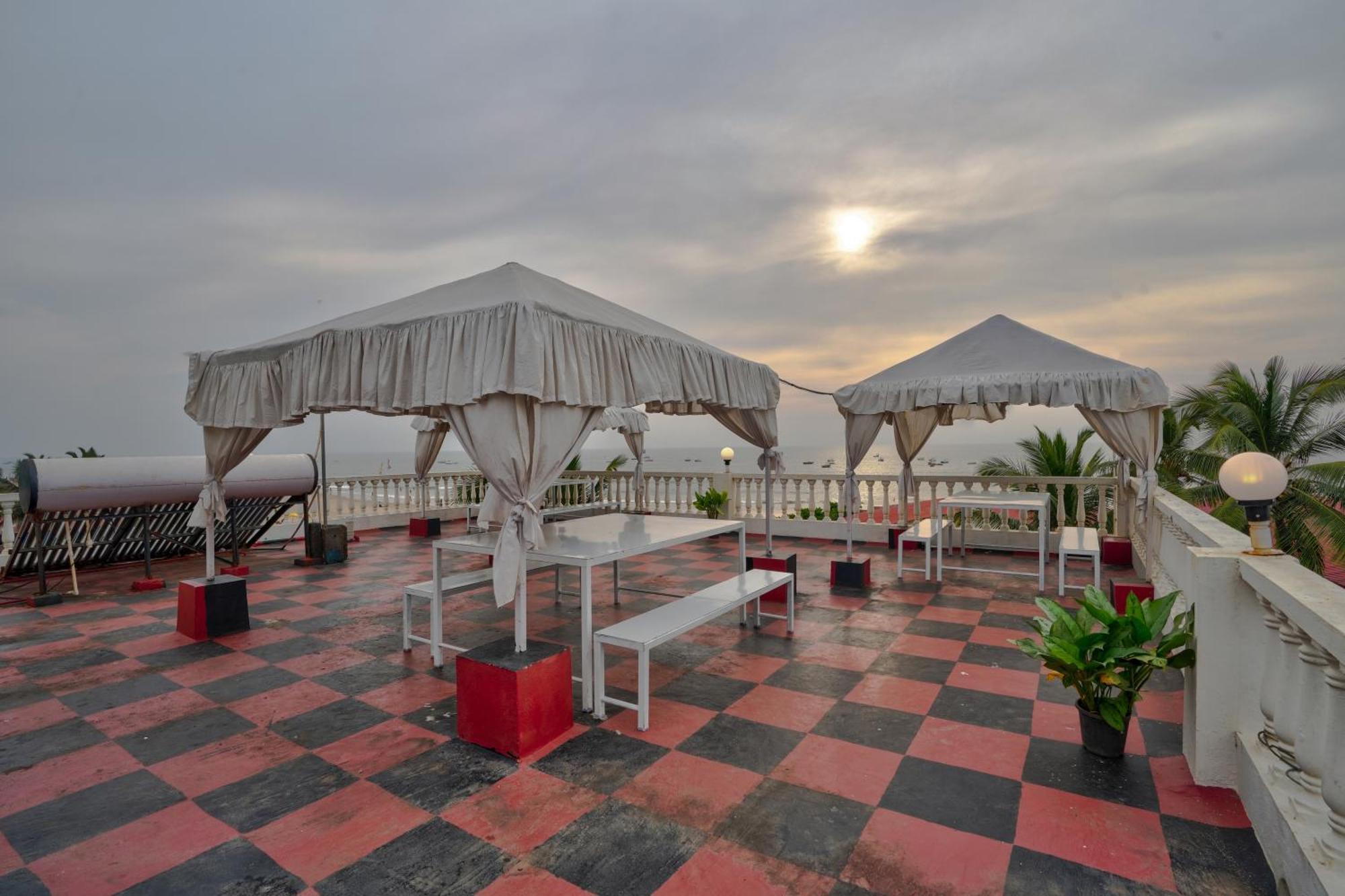 Hotel Salty Waves บากา ภายนอก รูปภาพ