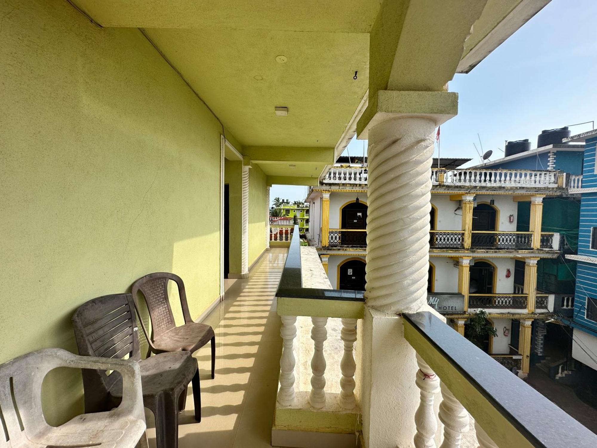 Hotel Salty Waves บากา ภายนอก รูปภาพ